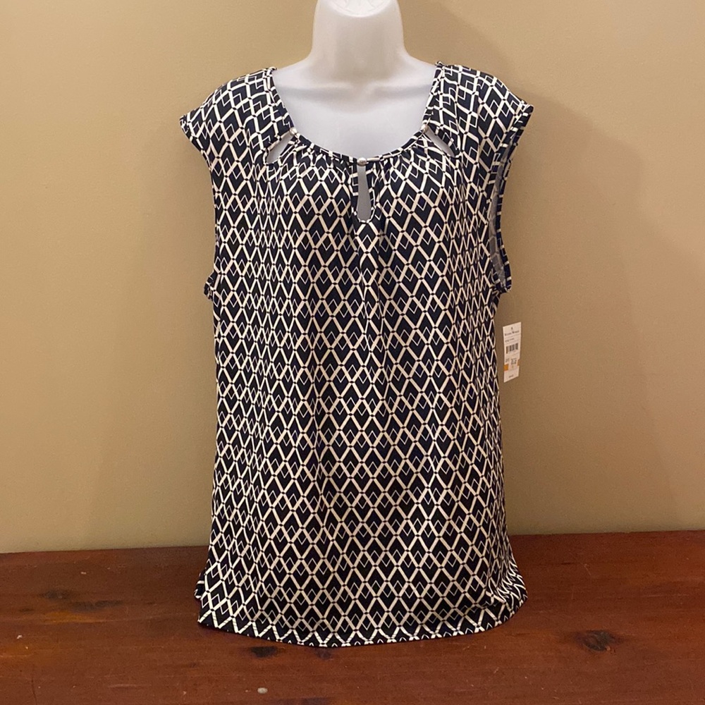 NWT Women’s Sleeveless Shirt